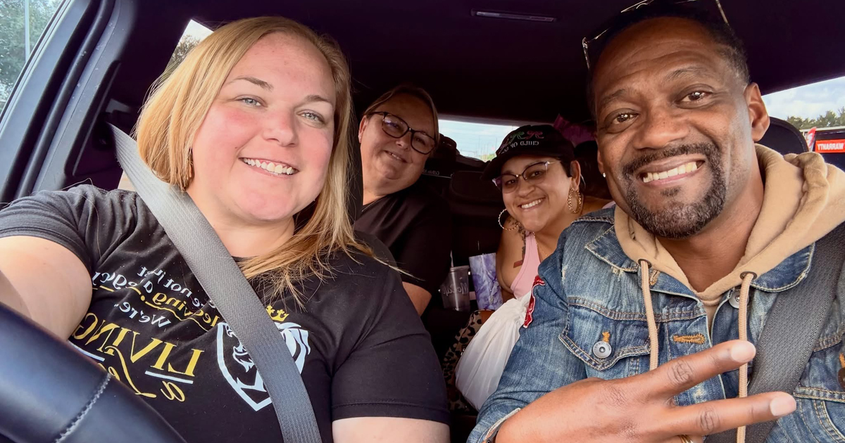 A Girl Like Me blogger Marig2016 and friends in a car.