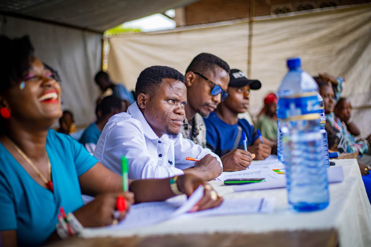 Eliane &quot;HIVstigmafighter&quot; and others at a table.