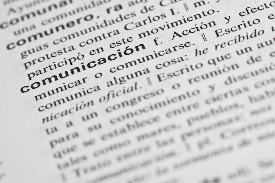  Diccionario de español centrado en la palabra &quot;comunicación&quot;.