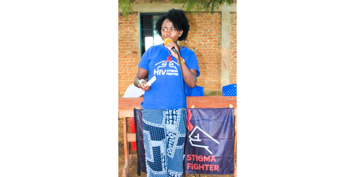 Blogger Eliane's ("HIVStigmaFighter") speaking into a microphone.