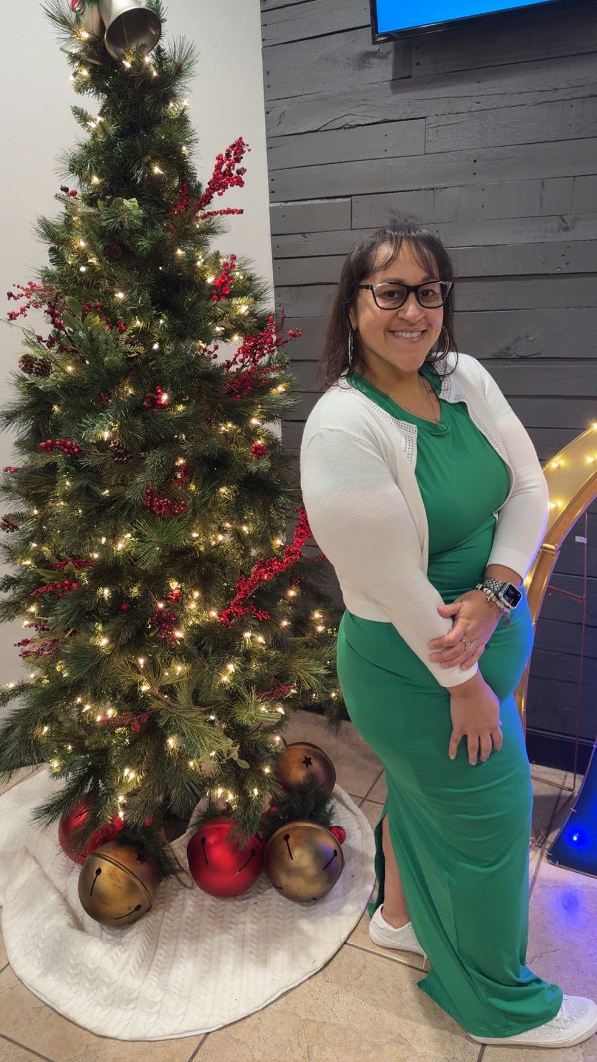 A Girl Like Me blogger Marig2016 standing in front of a Christmas Tree.