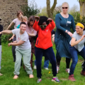 La bloguera Eliane («HIVStigmaFighter») y otros haciendo ejercicio al aire libre.