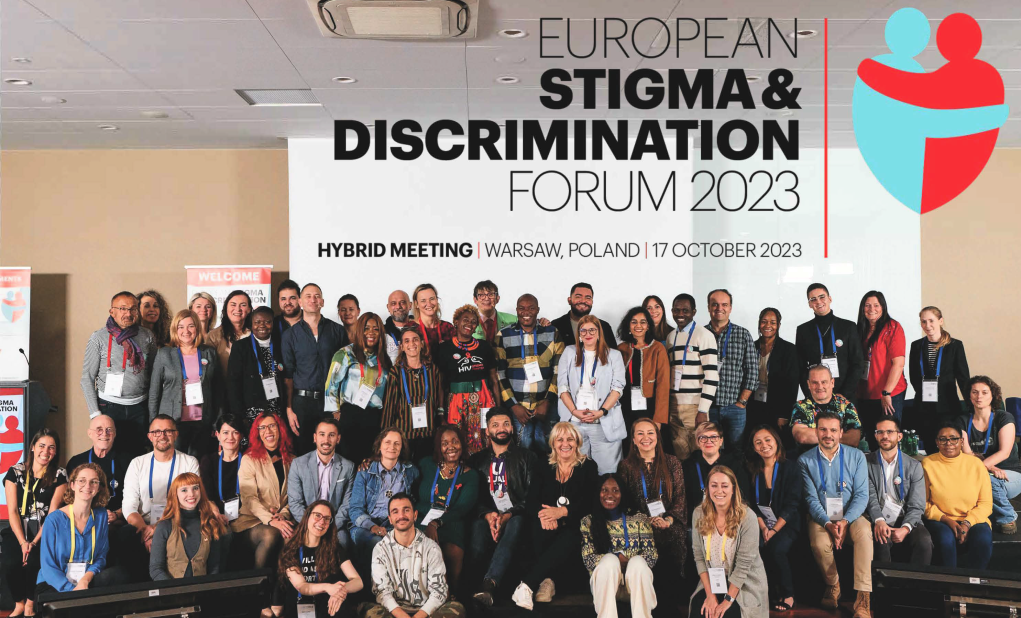 Group photo of forum participants and organisers.